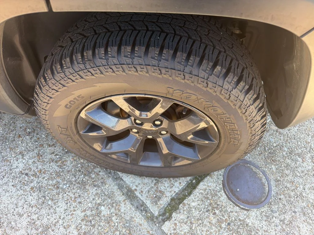 Used 2019 Gray Jeep Latitude image 13