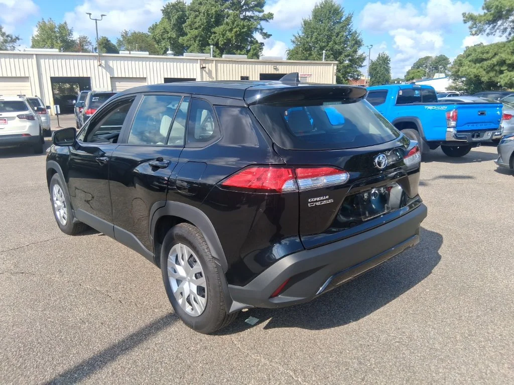 Used 2025 Black Toyota L image 7