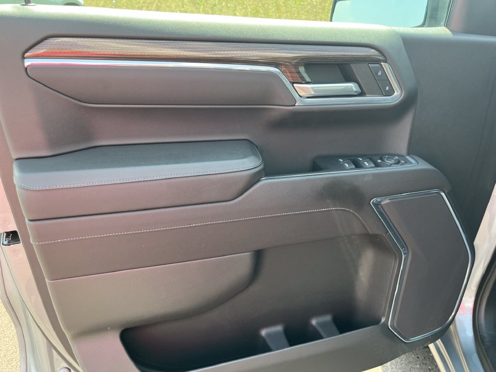 Used 2023 Gray Chevrolet LT image 14