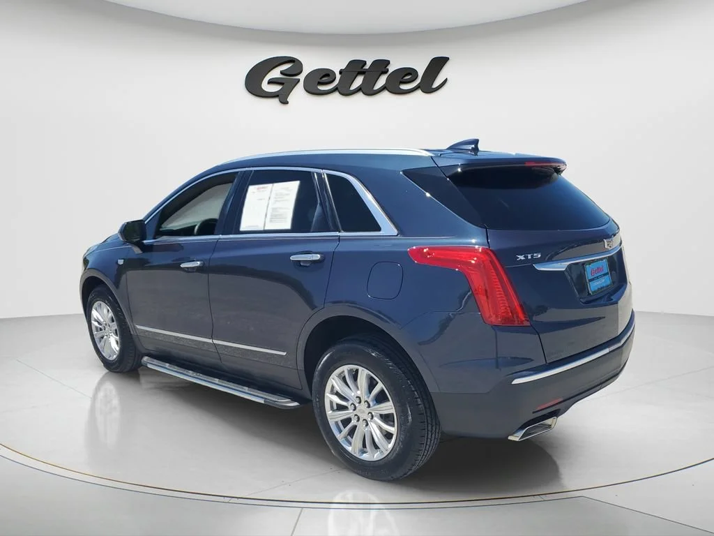 Used 2018 HARBOR BLUE METALLIC Cadillac FWD image 7