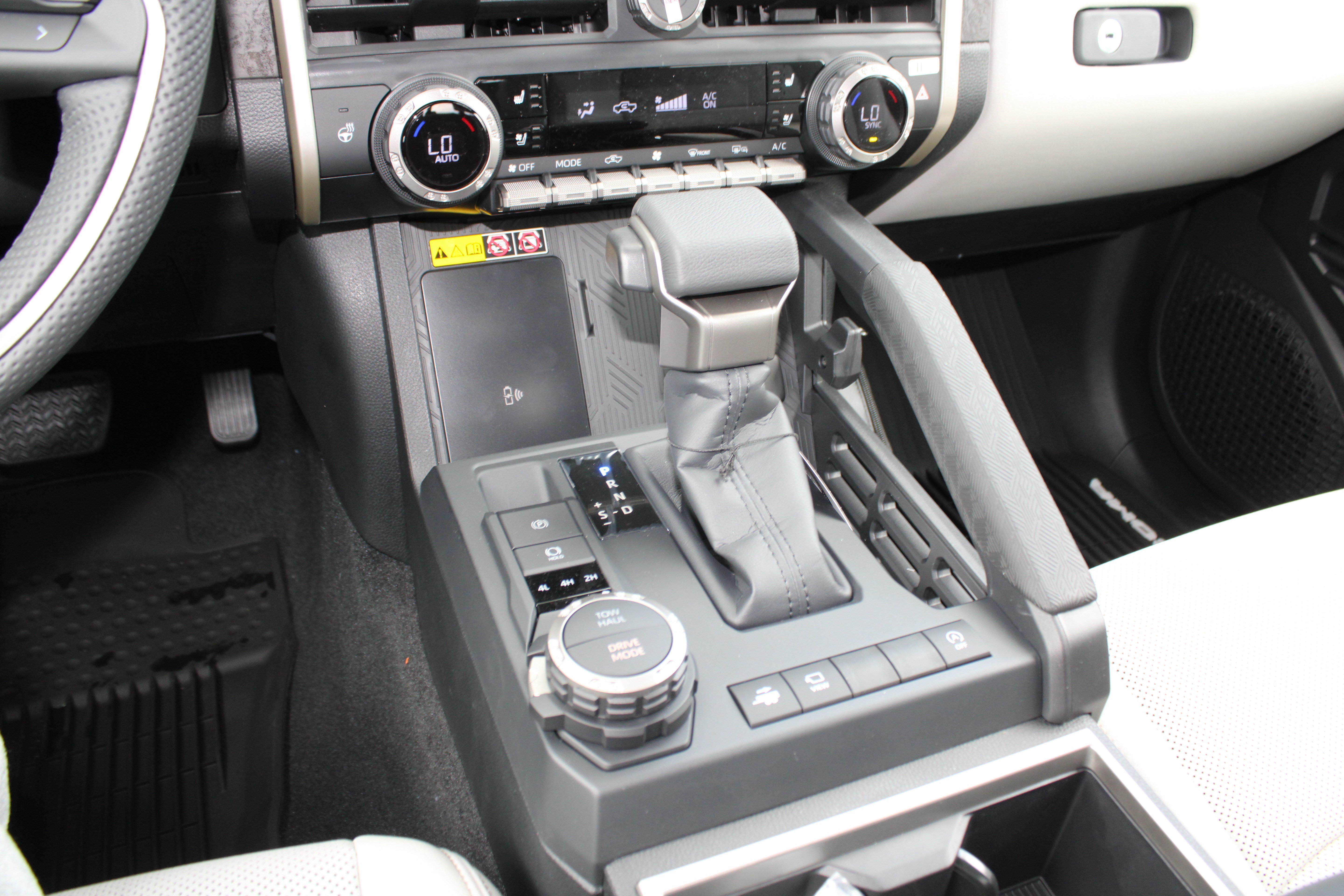New 2026 Wind Chill Pearl <sup>1</sup> Toyota  Limited image 32