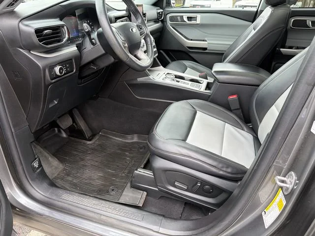 Used 2023 Gray Ford XLT image 9
