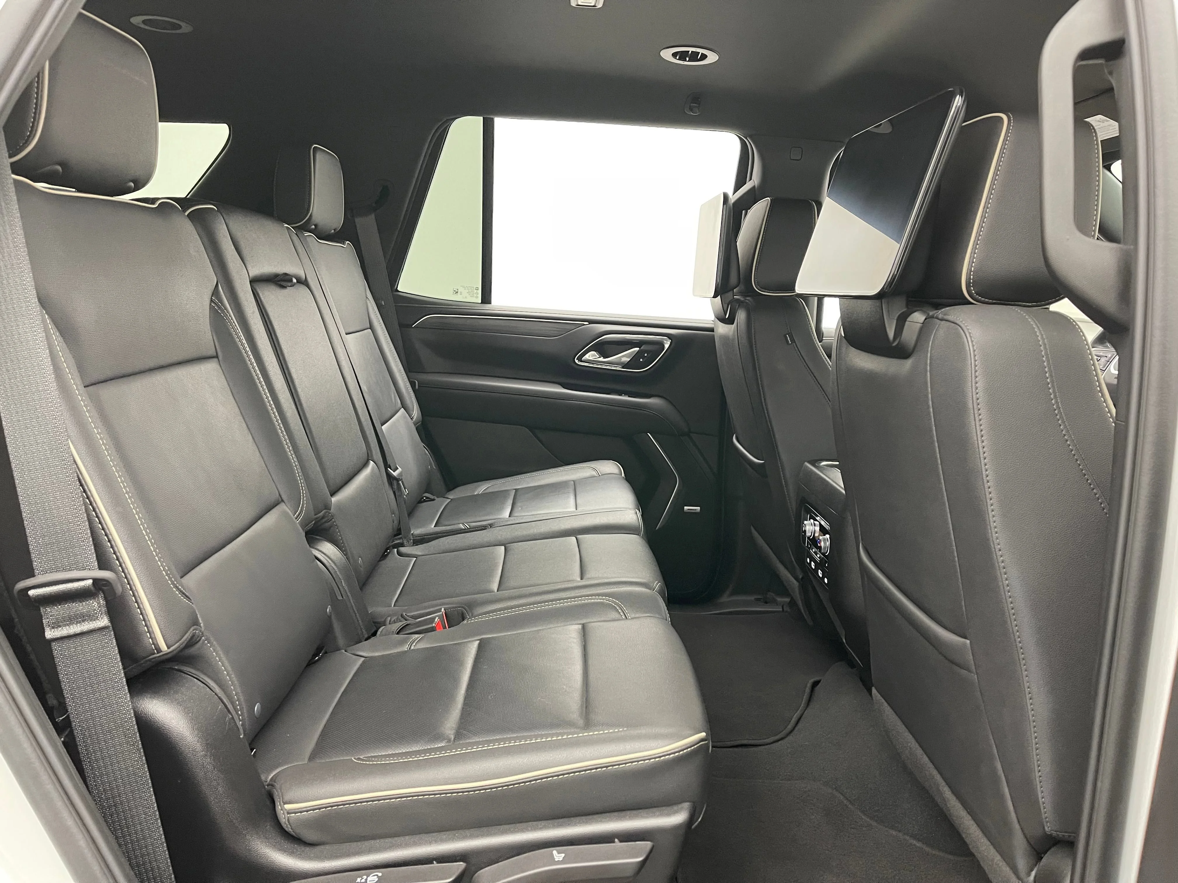 Used 2024 White Frost Tricoat GMC SLT image 38