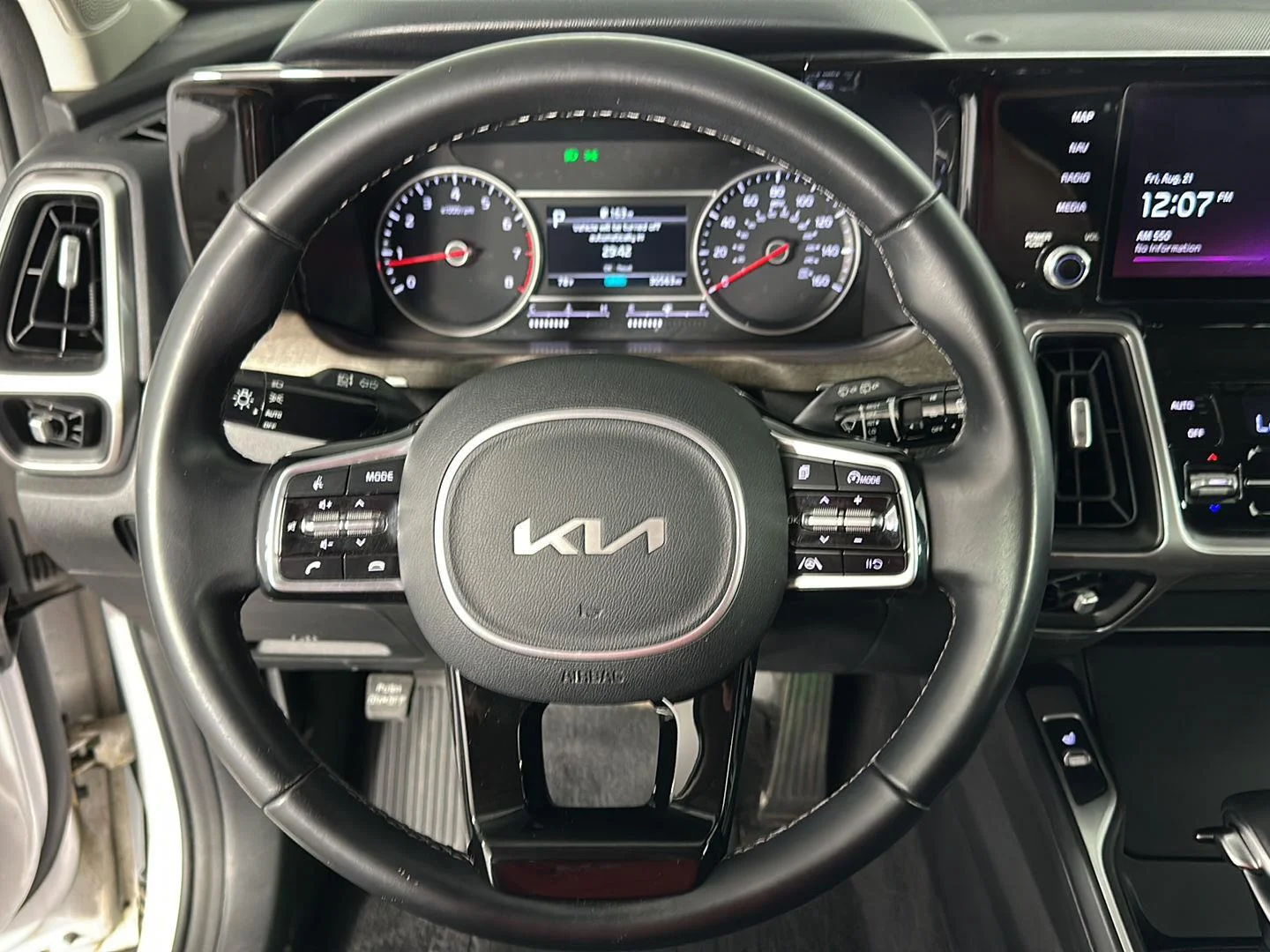Used 2022 Glacial White Pearl Kia  image 23