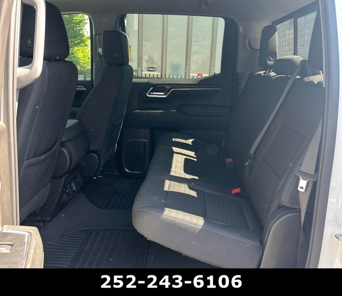 Used 2024 Summit White Chevrolet LT image 8