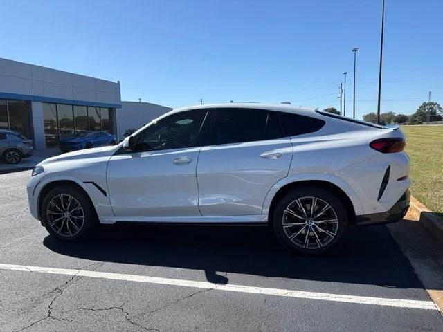 Used 2026 White Metallic BMW XDRIVE40I image 7