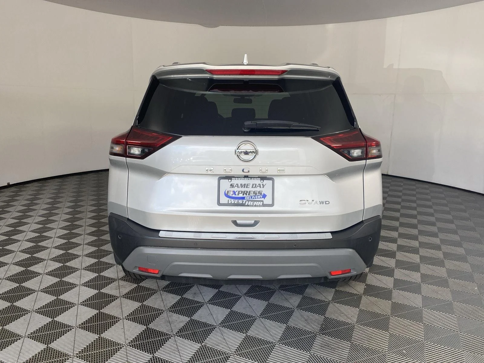 Used 2021 Brilliant Silver Metallic Nissan SV image 6