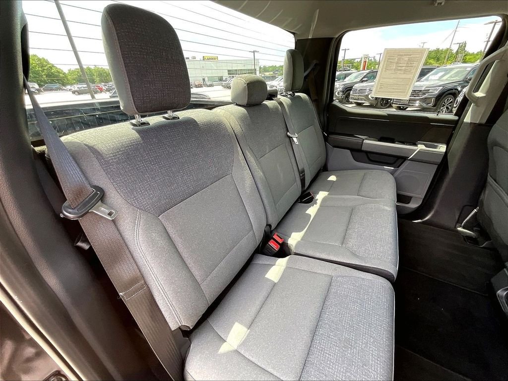 Used 2025 Agate Black Metallic Ford XLT image 15