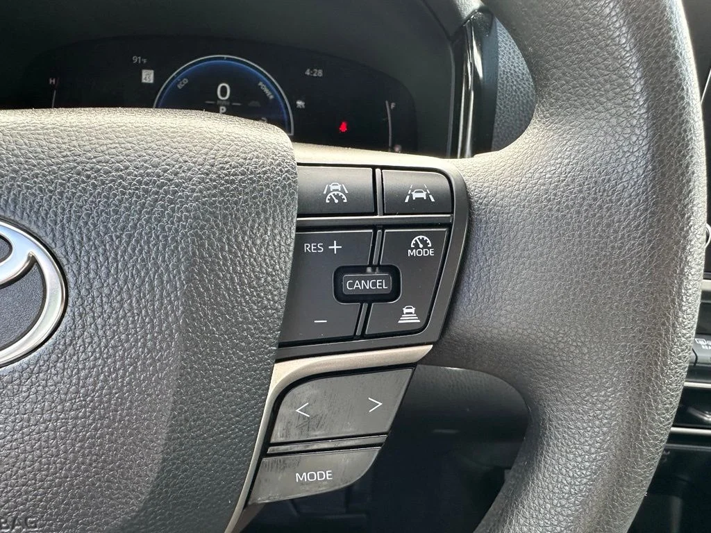 2025 Toyota Camry LE - Photo 15
