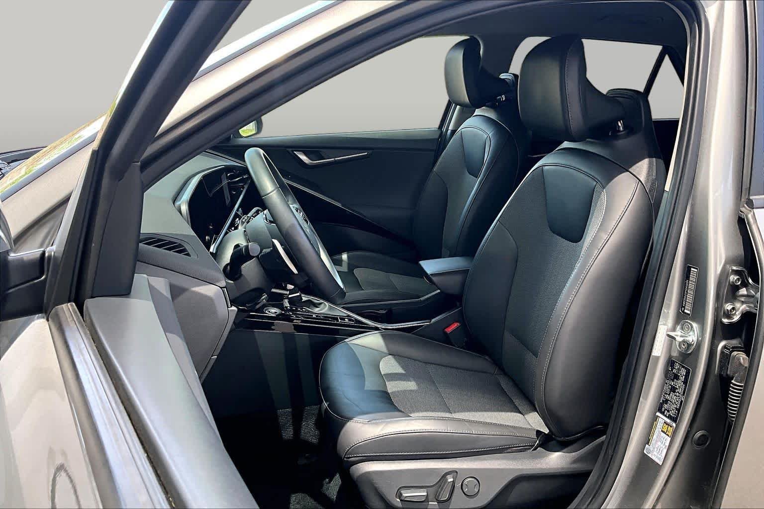 Pre-Owned 2023 Kia Niro EX