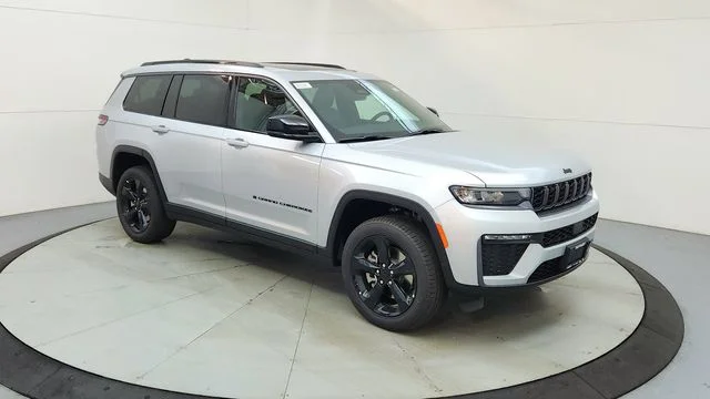 New 2026 Silver Zynith Exterior Paint Jeep Limited image 14