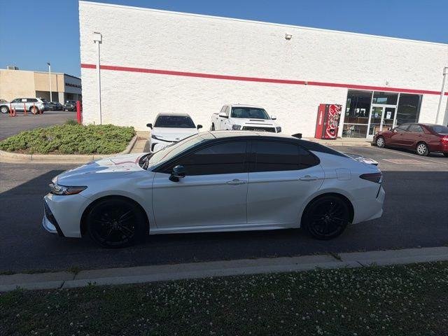 Certified Used 2021 MID BLK/WIND CHILL Toyota  image 4
