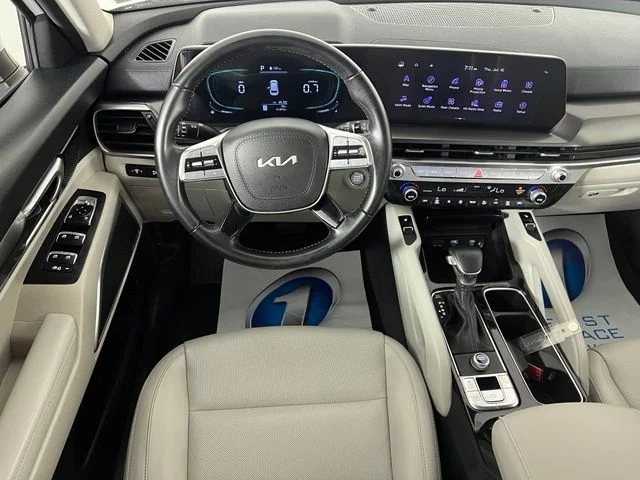 Used 2023 White Kia S image 27