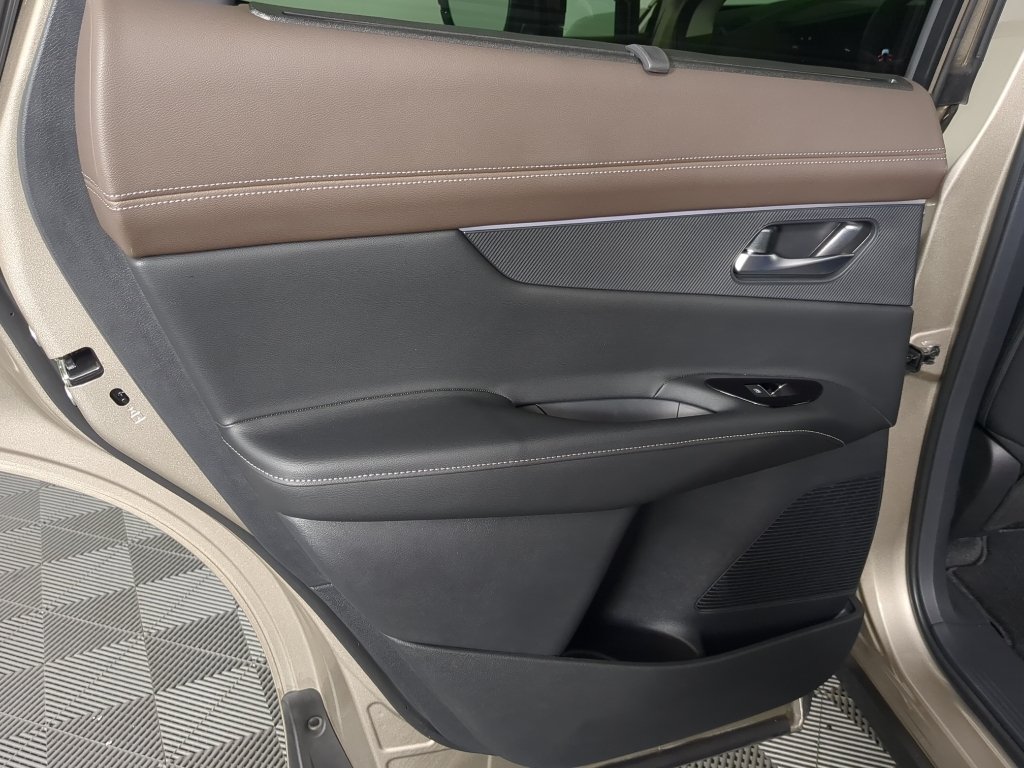 Certified Used 2025 Champagne Silver Metallic Nissan Platinum image 17