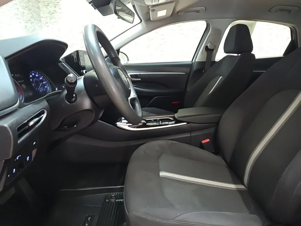 Used 2022 Quartz White Hyundai SEL image 21
