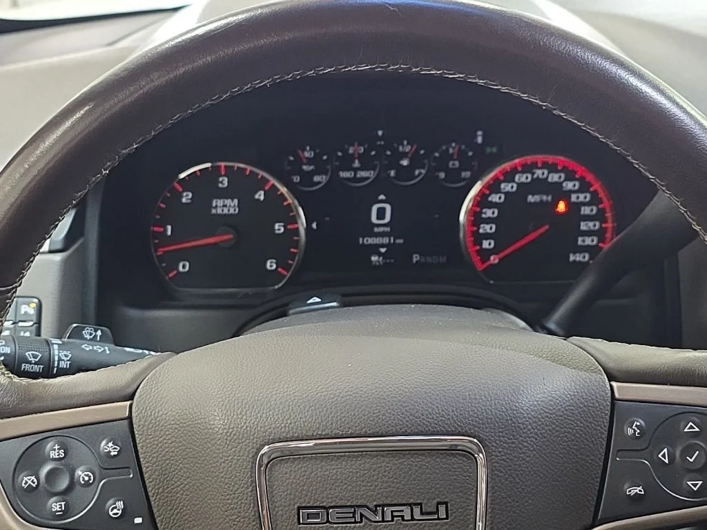 Used 2015 White GMC Denali image 22