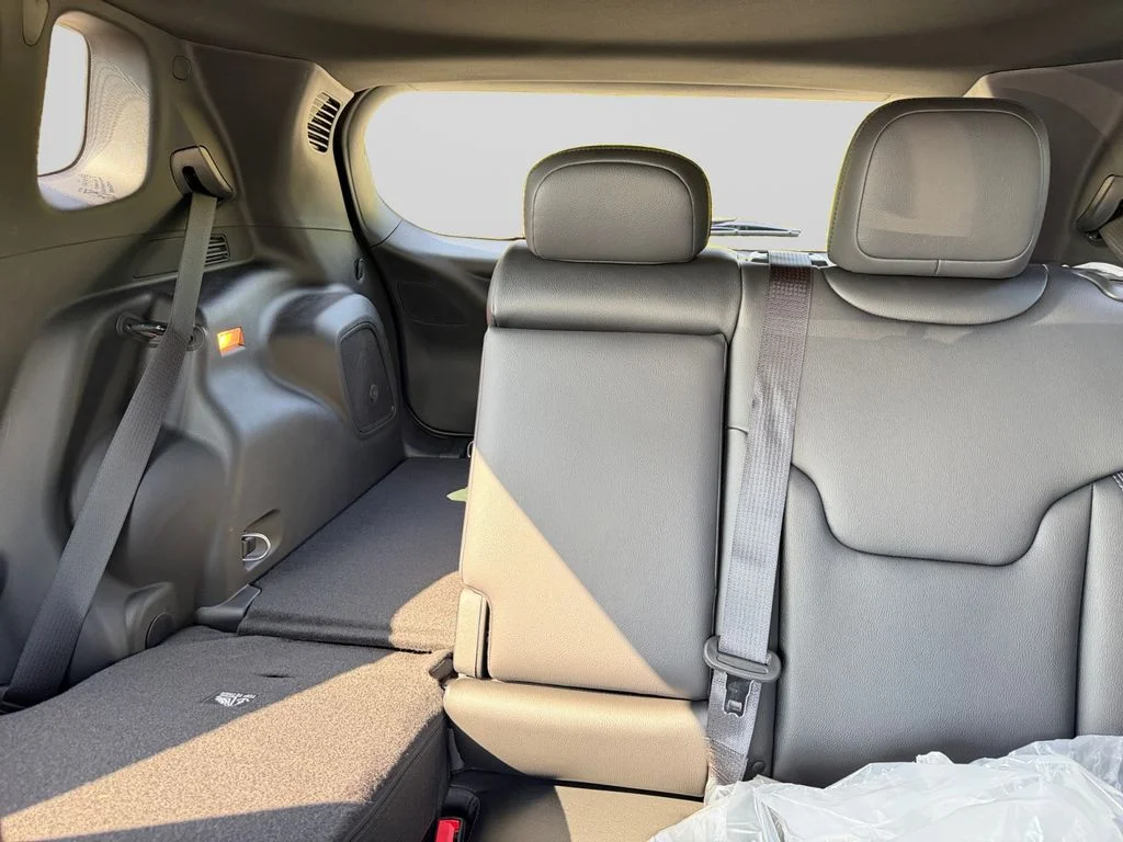 New 2026 Fathom Blue Pearl-Coat Exterior Paint Jeep Limited image 16