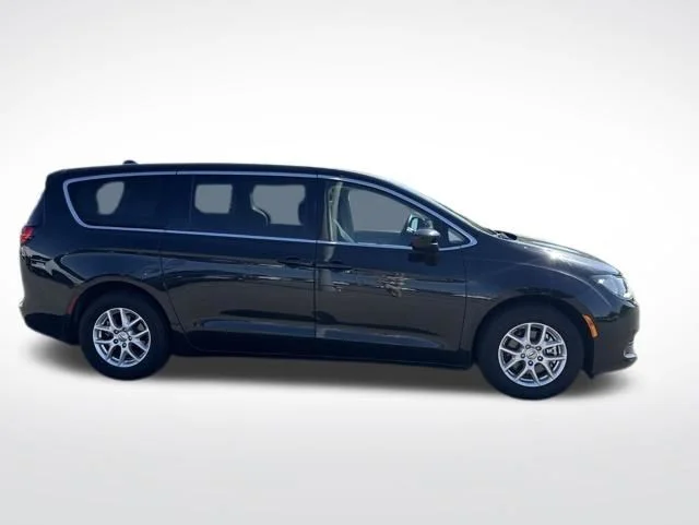Used 2023 Black Chrysler LX image 5