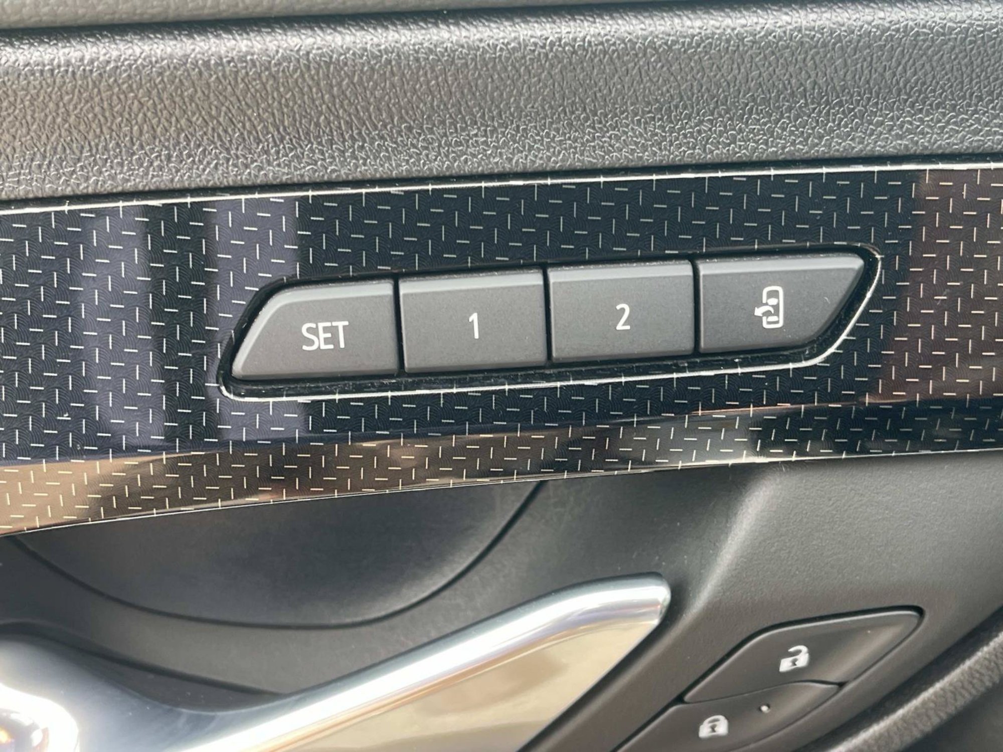 Used 2023 Summit White GMC AT4 image 28