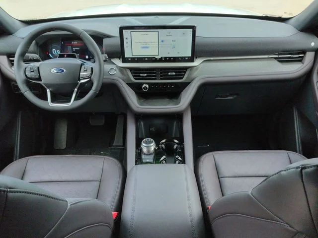 New 2026 Star White Metallic Tri-Coat Ford Platinum™ image 15