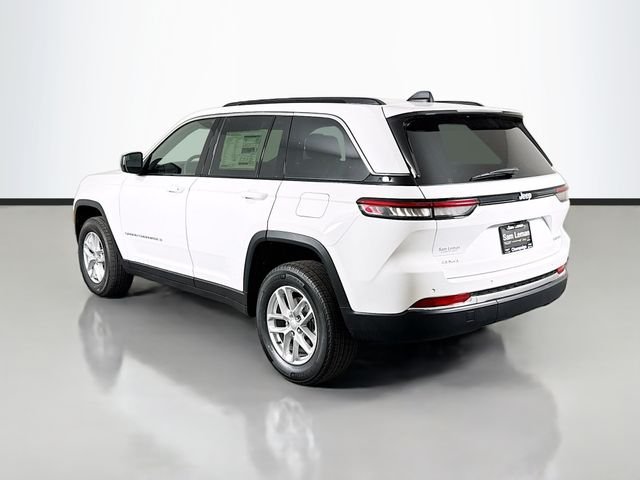 New 2026 Bright White Clear-Coat Exterior Paint Jeep Laredo X image 5