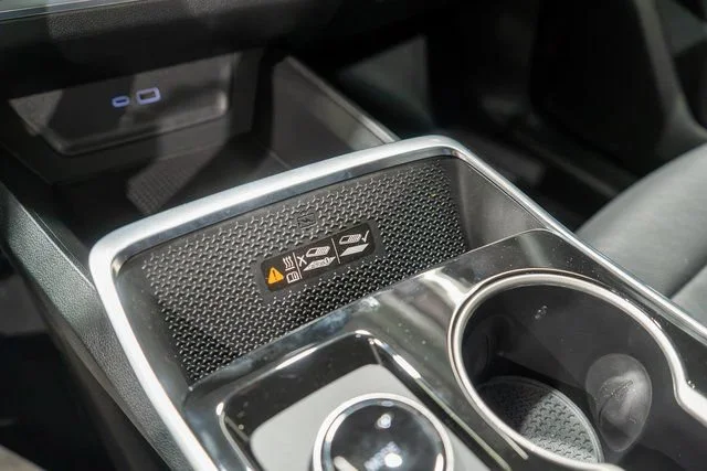 New 2027 Mosaic Black Metallic Chevrolet LT image 23