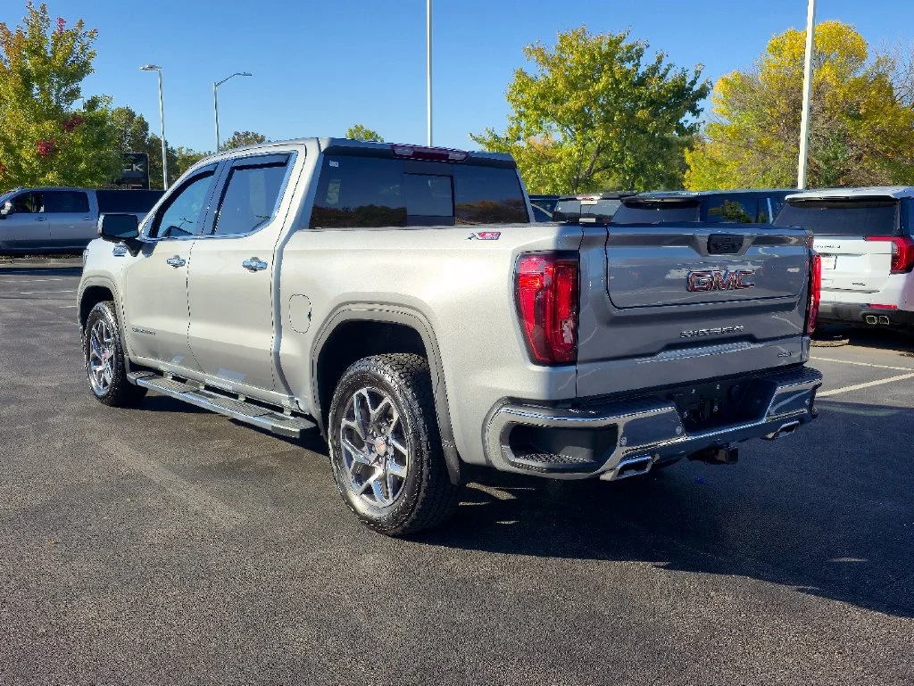 2026 GMC Sierra 1500 SLT - Photo 10