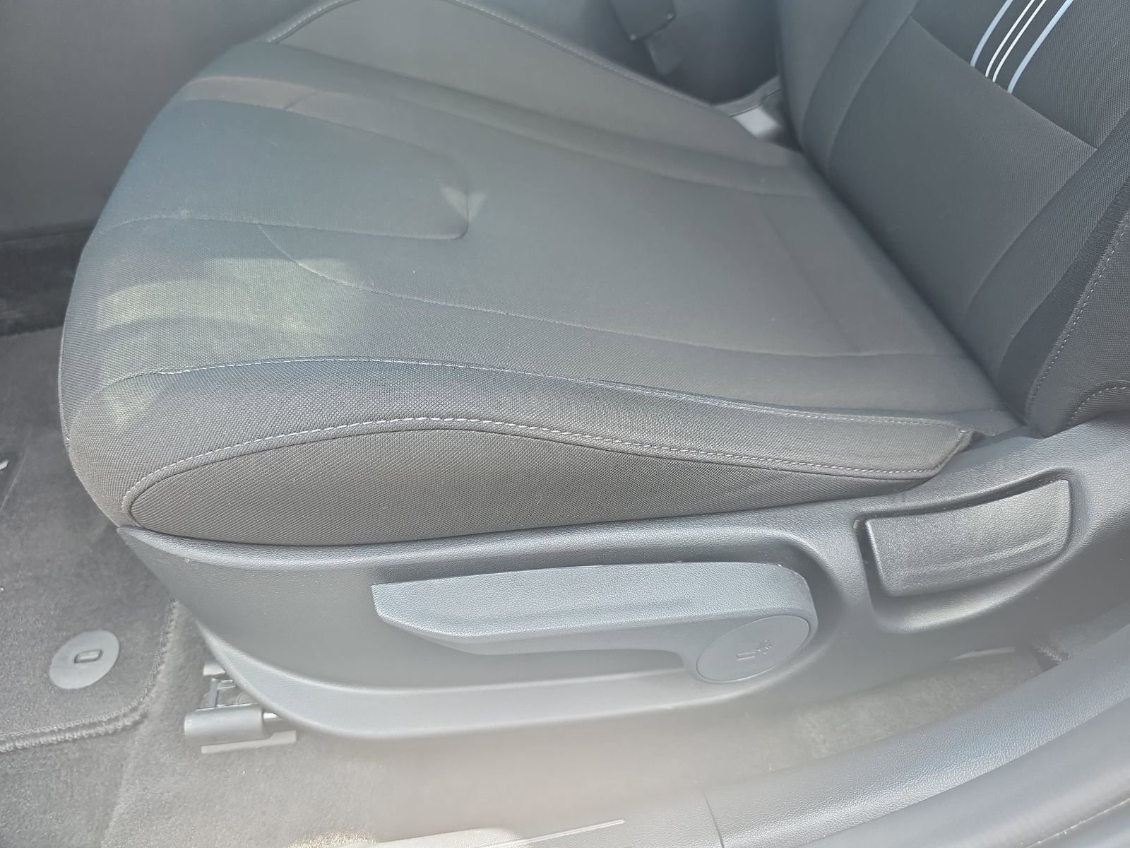 Used 2024 White Hyundai SEL image 28