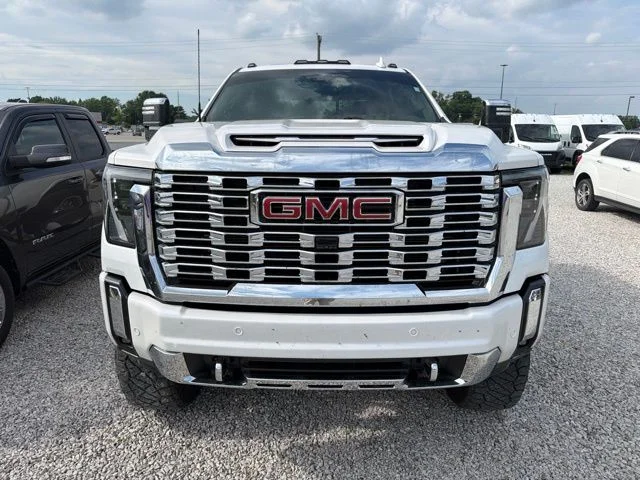 Used 2024 White GMC Denali image 13