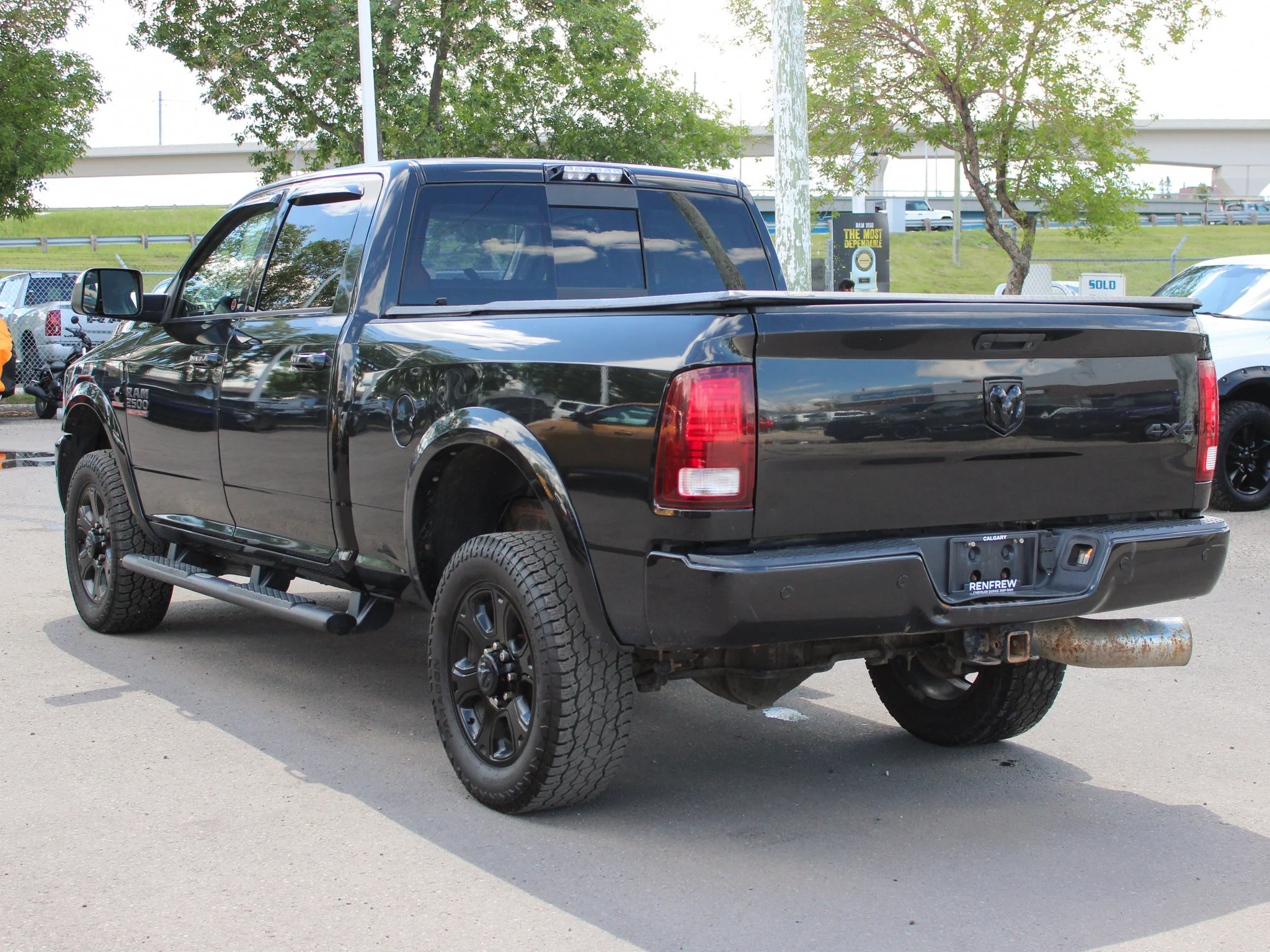Used 2017 Black RAM Laramie* 6 Speed Manual | Heated/Vented Leather Seats | Nav | Bedliner | Diesel | Alpine image 10