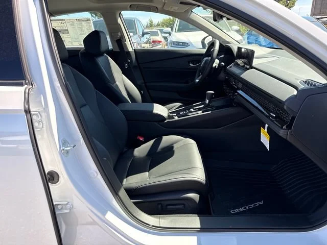 New 2026 Platinum White Pearl Honda Touring image 9