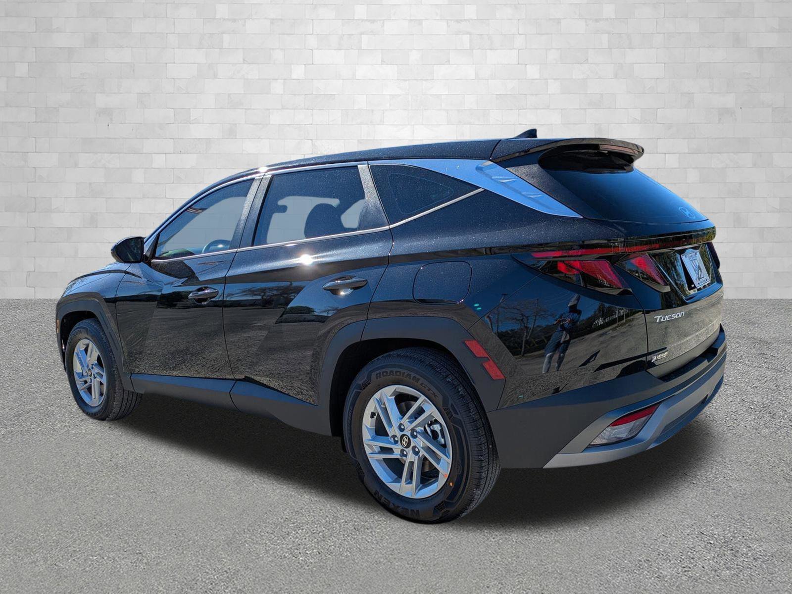 New 2026 Phantom Black Hyundai SE FWD image 4
