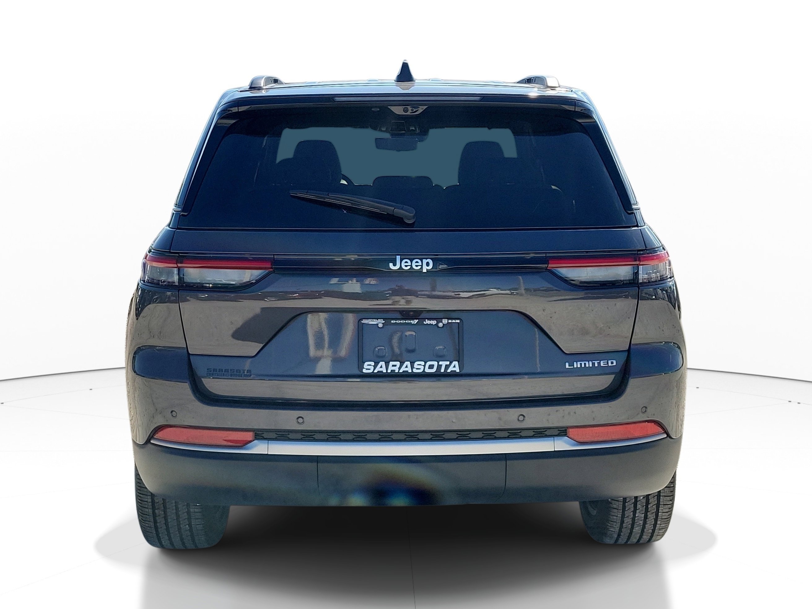New 2026 Baltic Gray Metallic Clear-Coat Exterior Paint Jeep Limited image 5