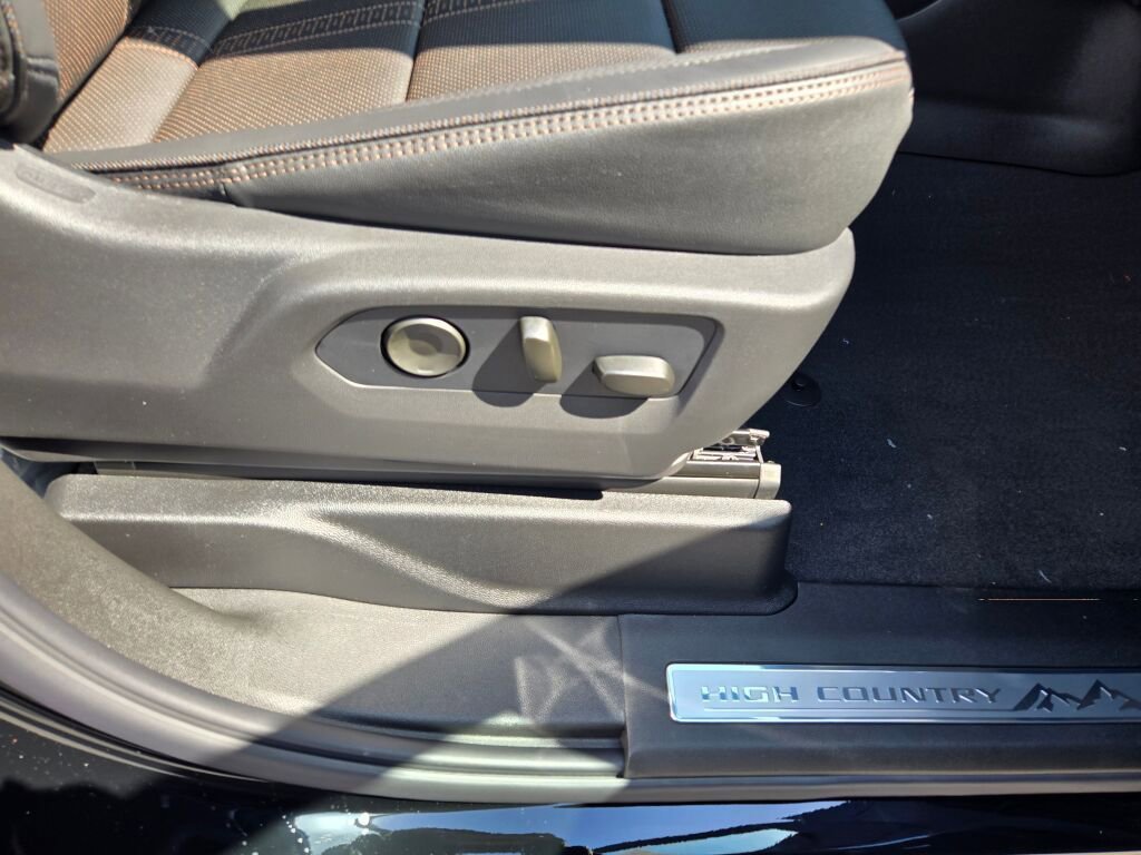 2026 Chevrolet Suburban High Country - Photo 5
