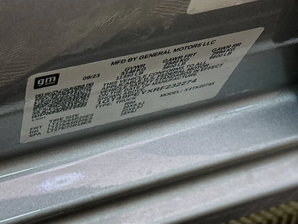 Used 2024 Sterling Metallic GMC AT4 image 36