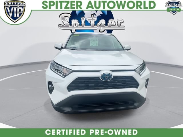 Used 2021 White Toyota XLE Premium image 3