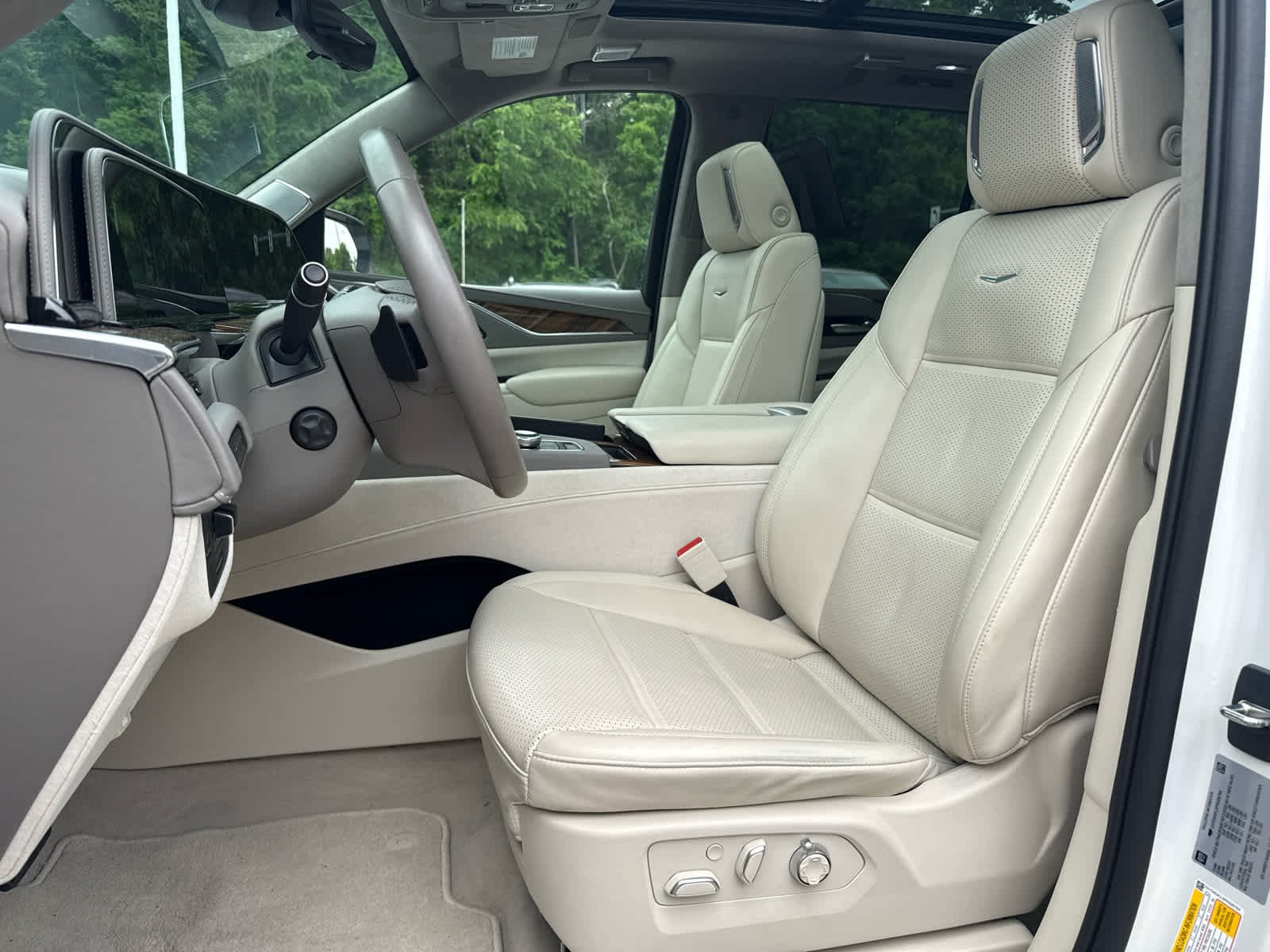 Used 2023 Crystal White Tricoat Cadillac Sport Platinum image 10