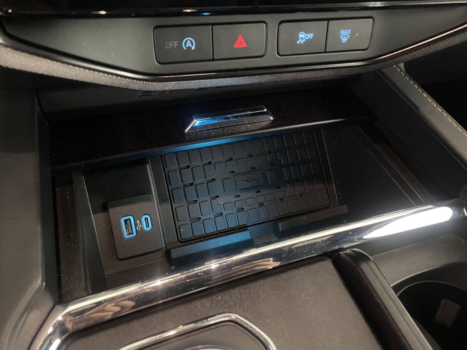 Used 2022 Agate Black Ford Platinum image 14