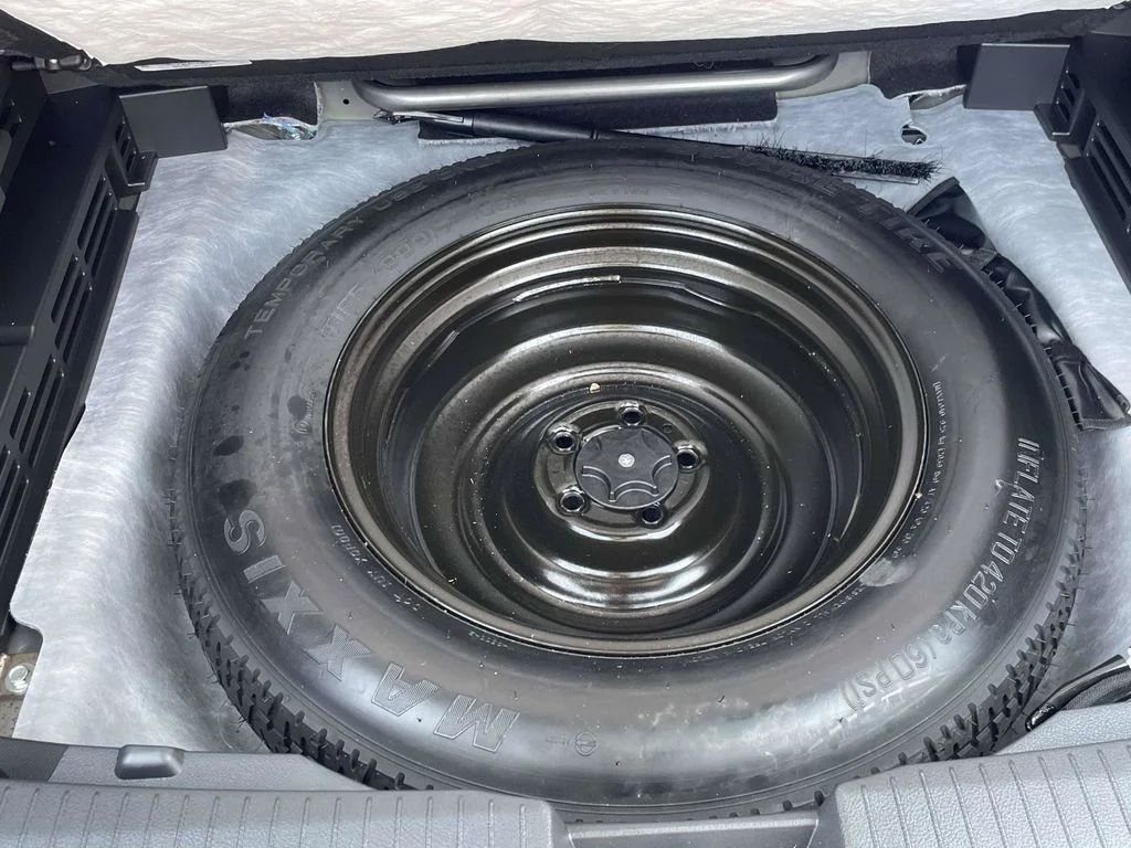 Used 2025 Gray Nissan SV image 30