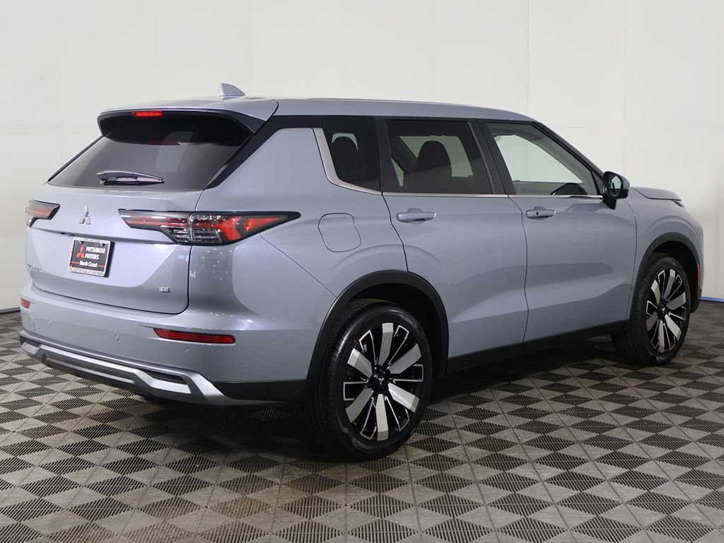 New 2026 Gray Mitsubishi SE image 10