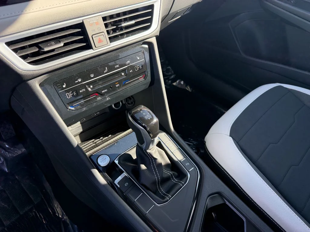 New 2026 Pure White Volkswagen 1.5T SE image 18