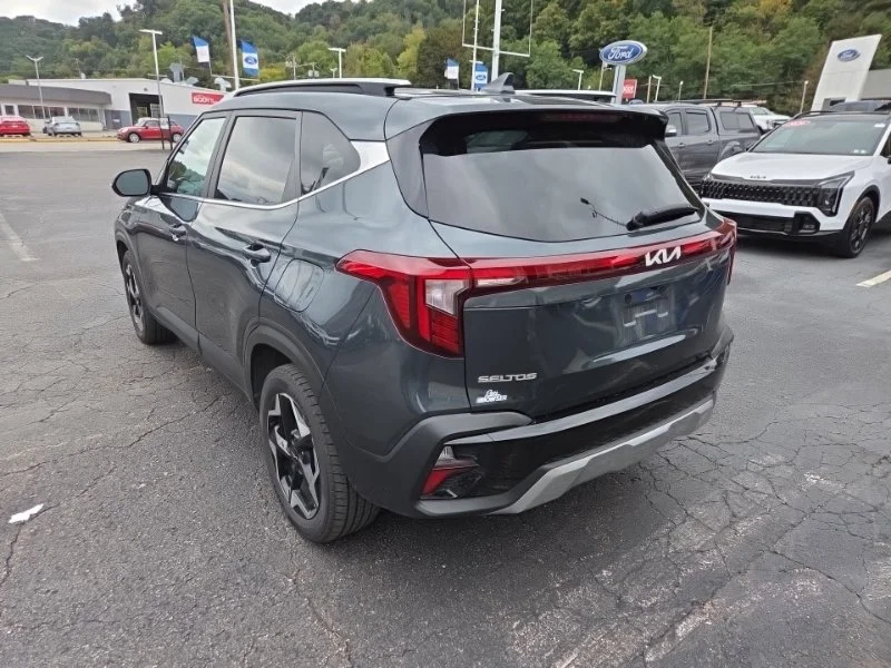 Used 2024 Gravity Gray Kia EX image 5