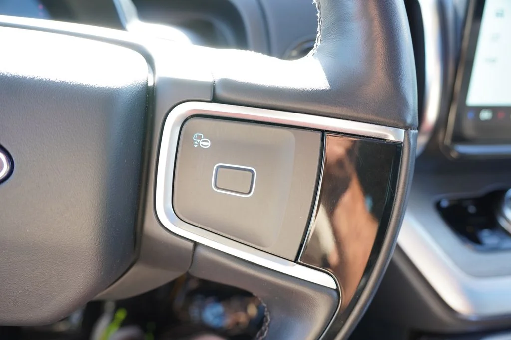 Used 2025 Silver Ford Platinum image 39