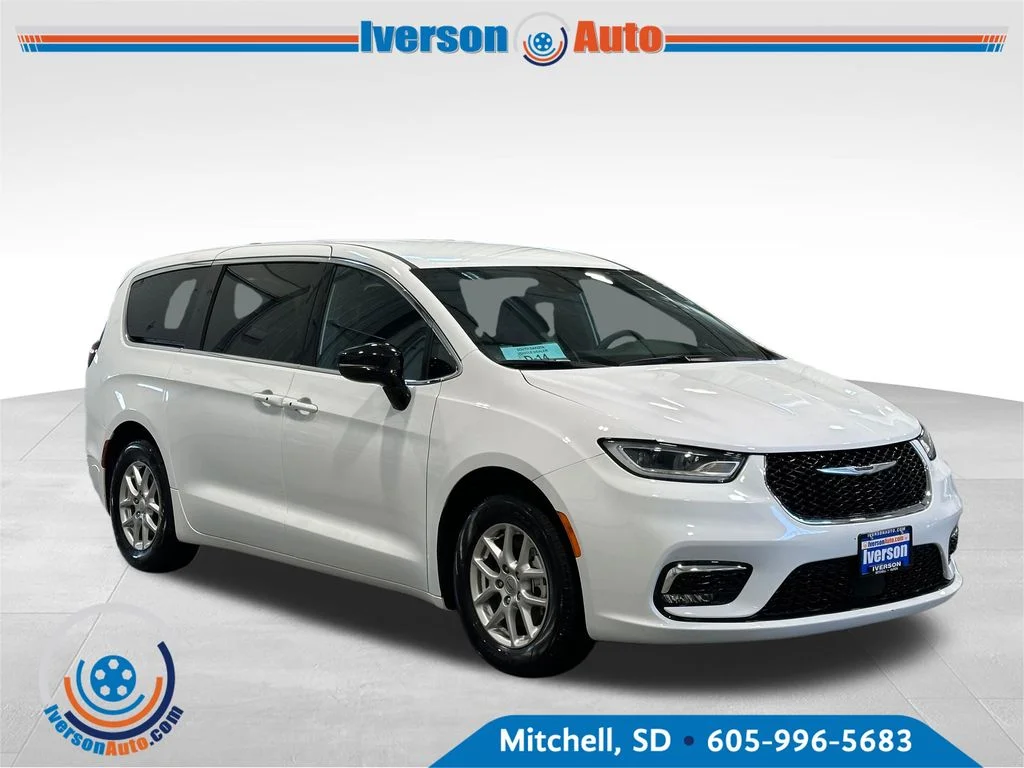 2025 Chrysler Pacifica Select's photo
