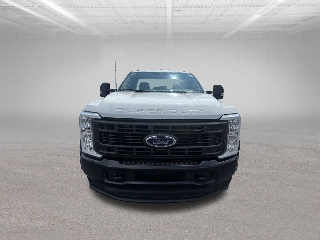New 2026 Oxford White Ford F-450® XL image 11