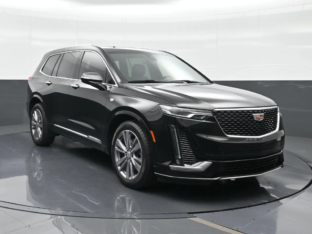 Used 2025 Black Cadillac Premium Luxury image 4