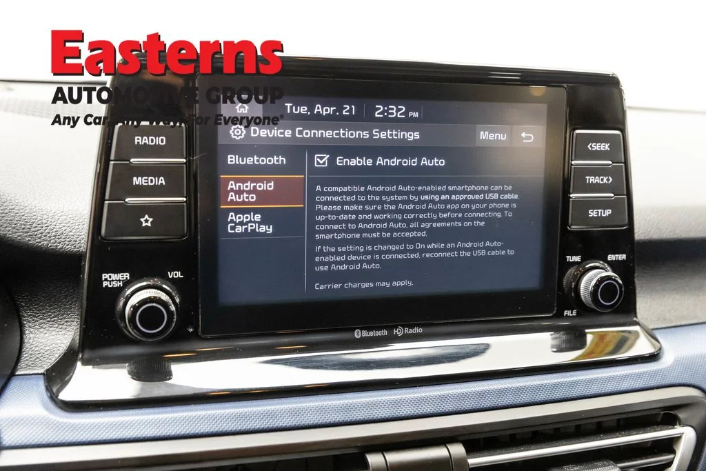 Used 2021 White Kia S image 19