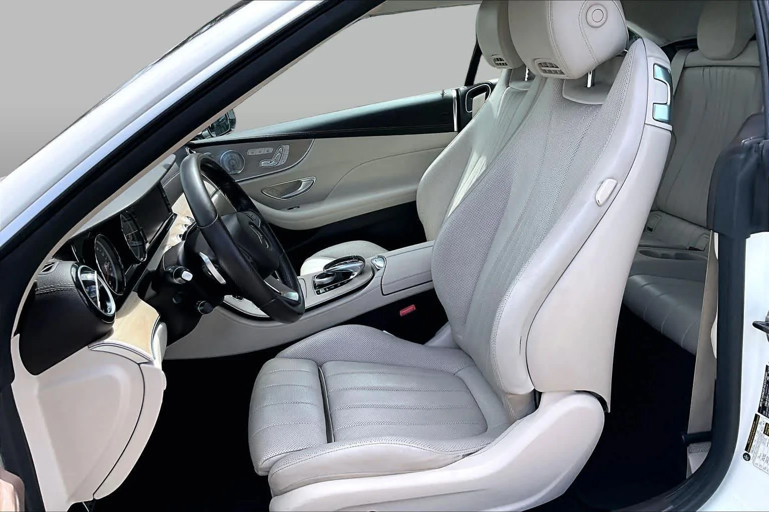 Used 2018 designo Diamond White Mercedes-Benz E 400 image 8