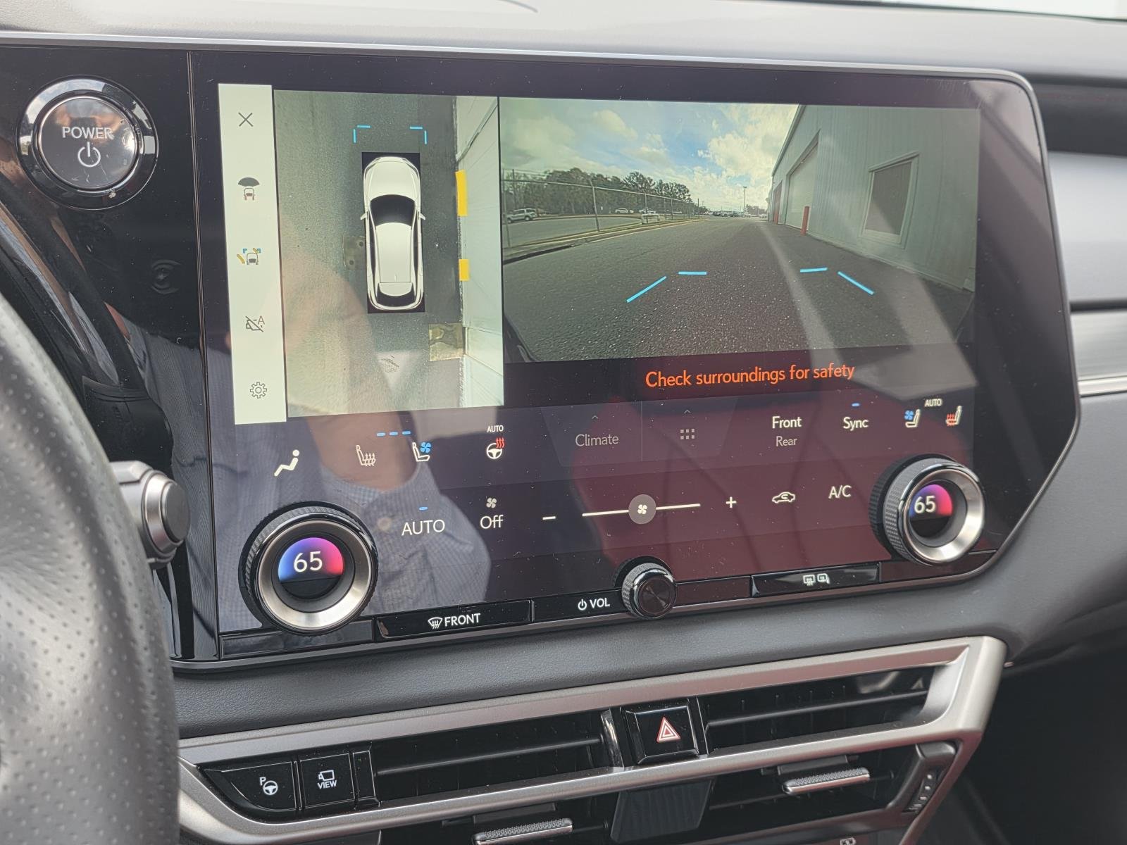 2024 Lexus RX Hybrid 500h - Photo 17