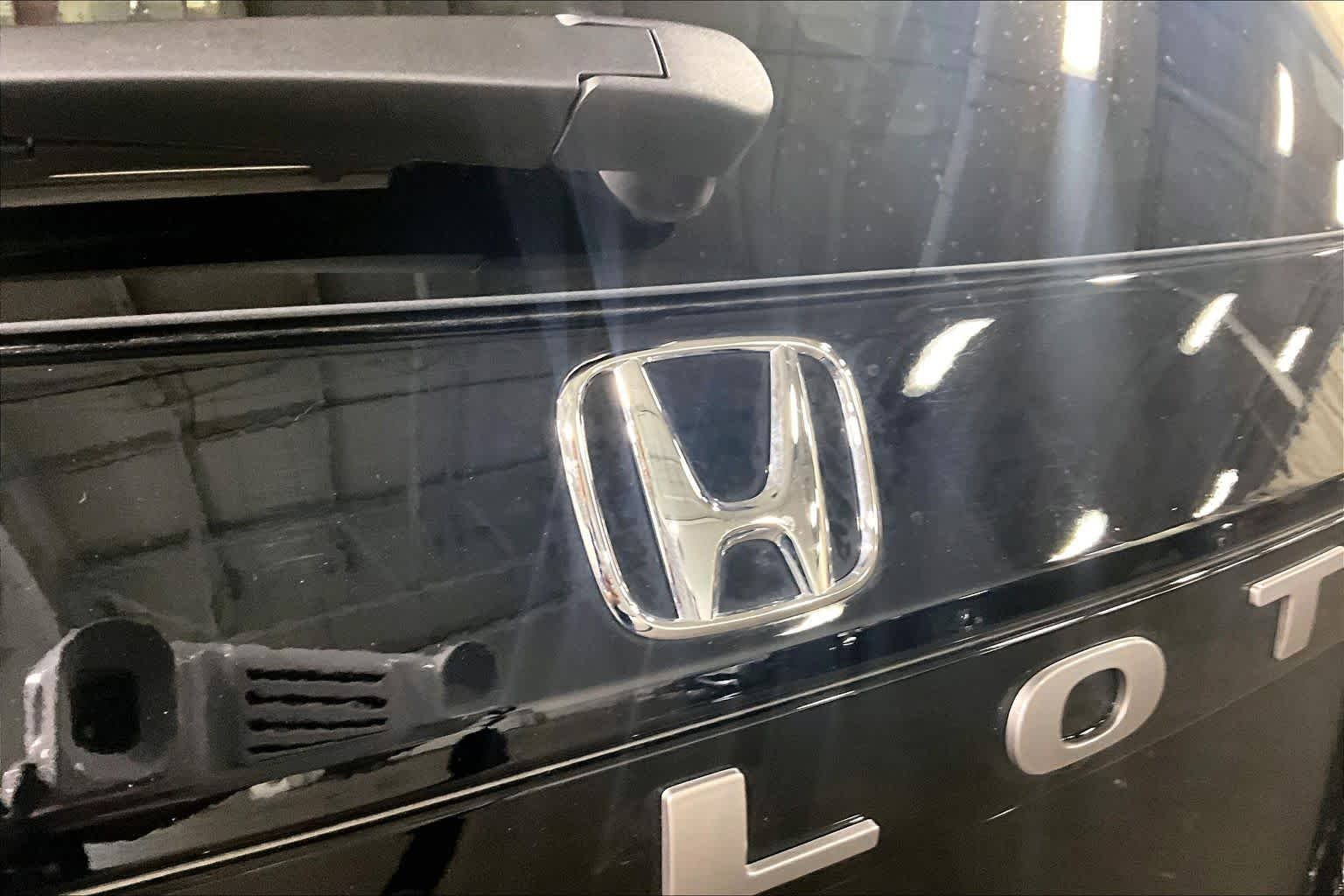 Used 2026 Crystal Black Pearl Honda Touring image 28